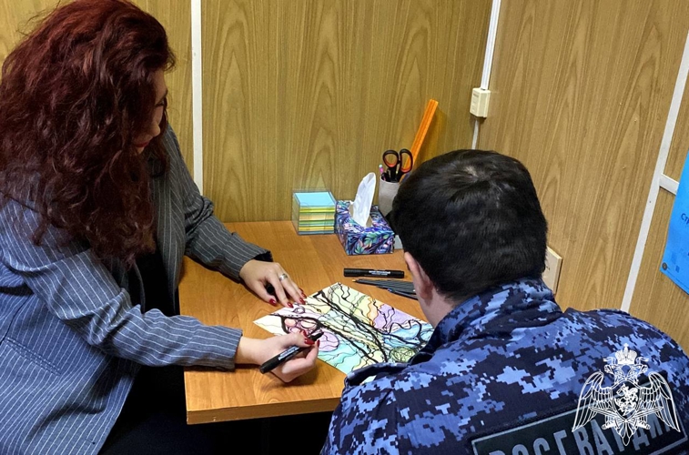 В День психолога героиней рубрики "Знай наших" стала психолог Дмитровского отдела вневедомственной охраны Главного управления Росгвардии по Московской области Дарья Т.