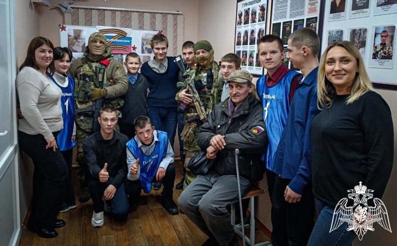 Сотрудники спецподразделения подмосковной Росгвардии посетили школу-интернат в Курской области