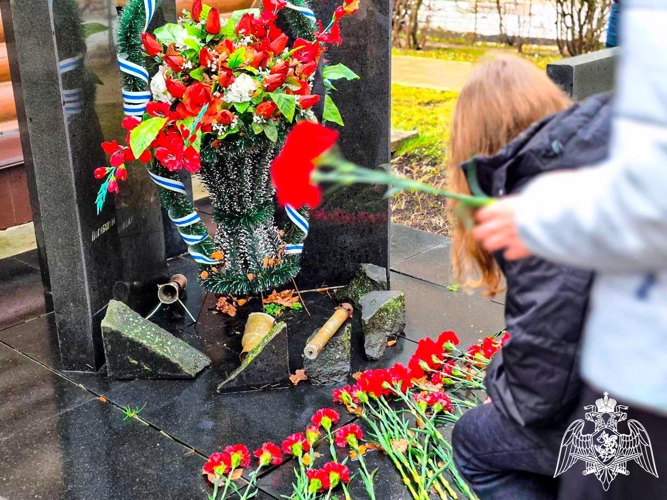 Сотрудники спецподразделения подмосковного главка Росгвардии почтили память сослуживцев, погибших при исполнении служебных обязанностей