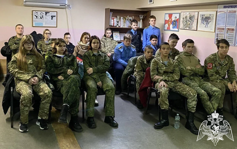 Росгвардейцы организовали День открытых дверей для школьников Подмосковья