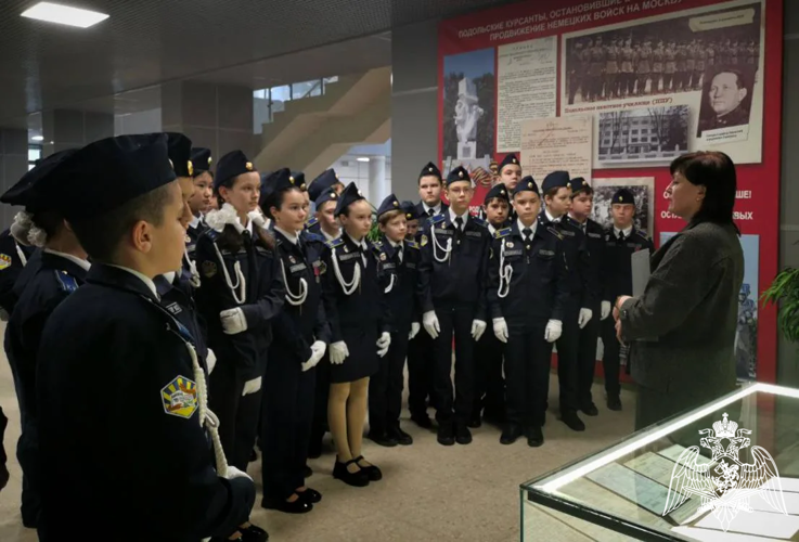 Росгвардейцы организовали экскурсию для кадетов в Подмосковье