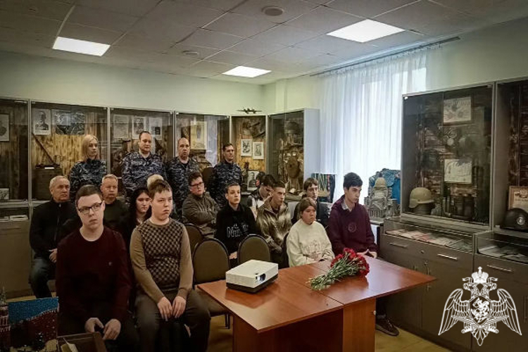 Росгвардейцы провели патриотическое мероприятие, посвящённое Дню Героев Отечества в Подмосковье 