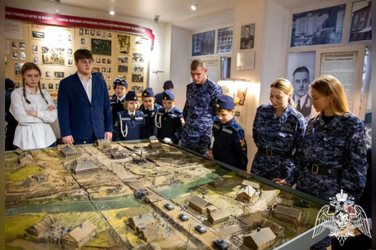 Росгвардейцы провели патриотическое мероприятие для кадетов в Подмосковье