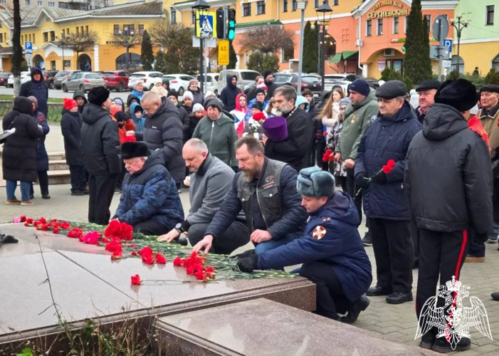 Росгвардейцы приняли участие в памятных мероприятиях ко Дню Героев Отечества в Подмосковье