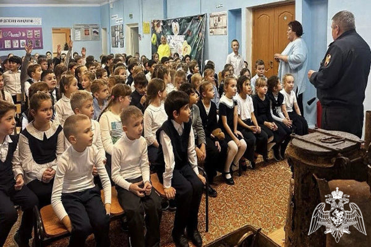 Росгвардейцы провели патриотическое мероприятие, посвящённое Дню Конституции
