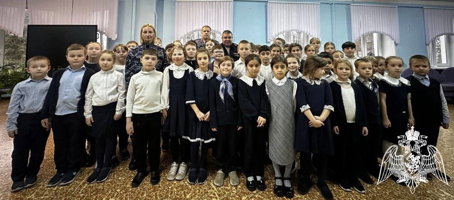 Росгвардейцы провели патриотическое мероприятие, посвящённое Дню Конституции