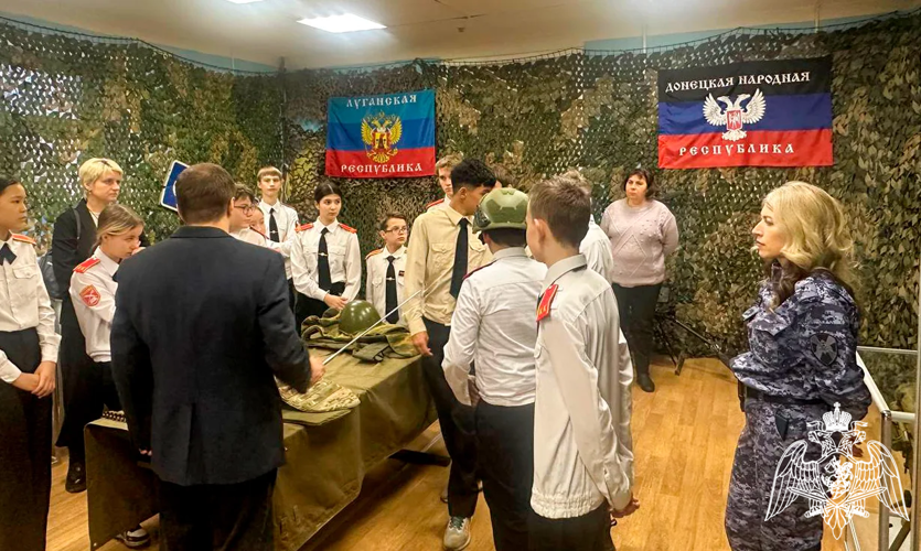 В Подмосковье росгвардейцы организовали экскурсию в музей для кадетов подшефного класса (Видео)