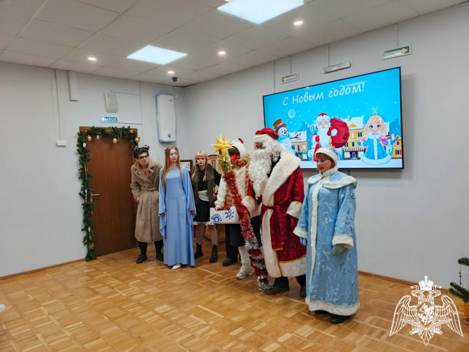 Росгвардейцы организовали новогодний праздник для детей в Подмосковье 
