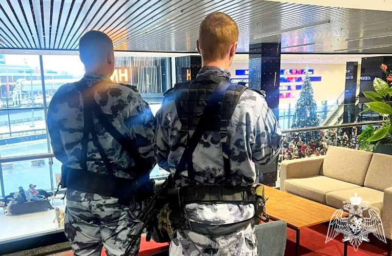 Сотрудники подмосковного главка Росгвардии обеспечили правопорядок во время проведения новогоднего шоу