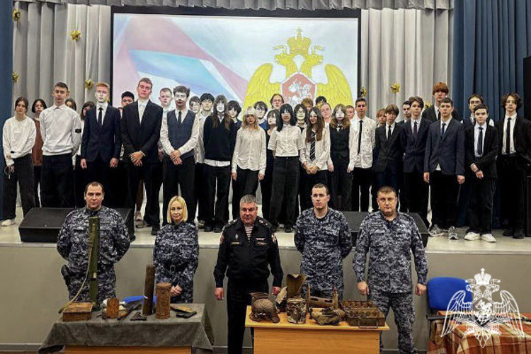 Росгвардейцы провели урок мужества, посвящённый Дню неизвестного солдата