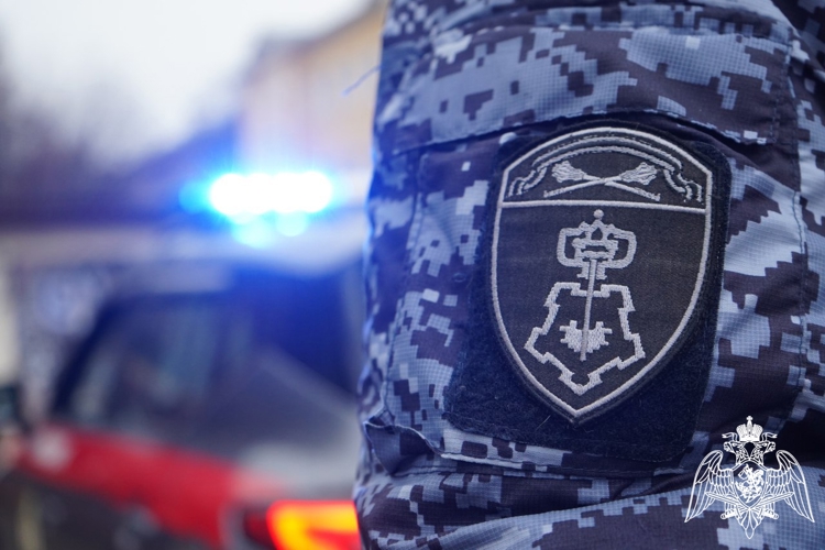 Росгвардейцы задержали буйного гражданина на территории медицинского учреждения в Подмосковье (видео)