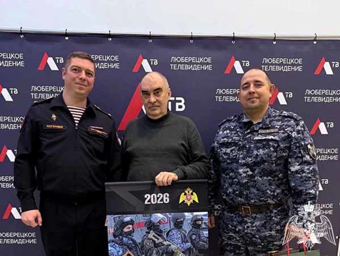 Сотрудники подмосковного главка Росгвардии поздравили коллективы региональных печатных изданий с профессиональным праздником