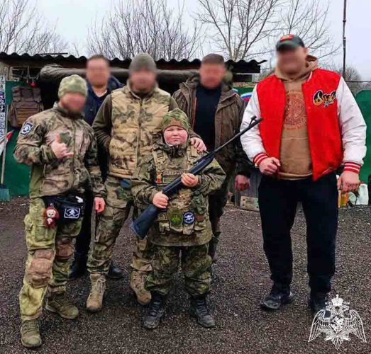 Сотрудники спецподразделения Росгвардии исполнили новогоднее желание мальчика из Курской области (видео)