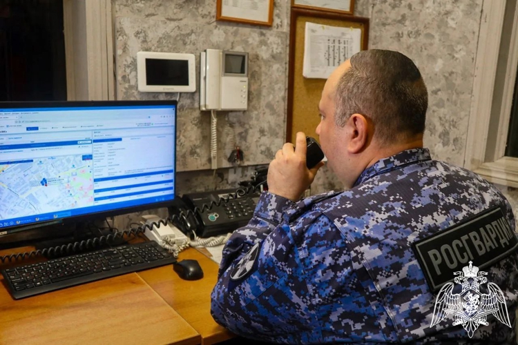 Сотрудники подмосковного главка Росгвардии провели учения по отработке действий при автоугоне и защите автовладельцев от агрессивных граждан (видео)