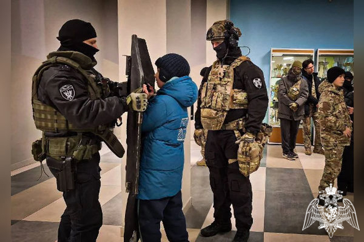 Сотрудники спецподразделения Росгвардии провели учебно-практическое занятие с воспитанниками военно-патриотического объединения