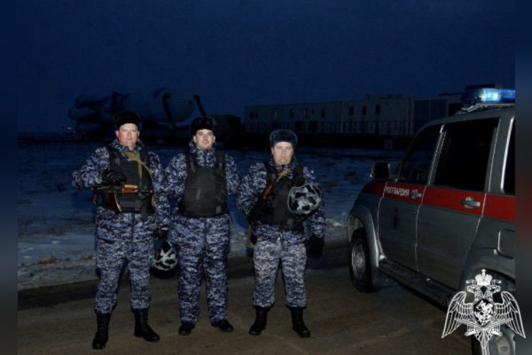 Росгвардейцы обеспечили безопасность транспортировки ракеты-носителя «Протон» на космодроме «Байконур» (видео)