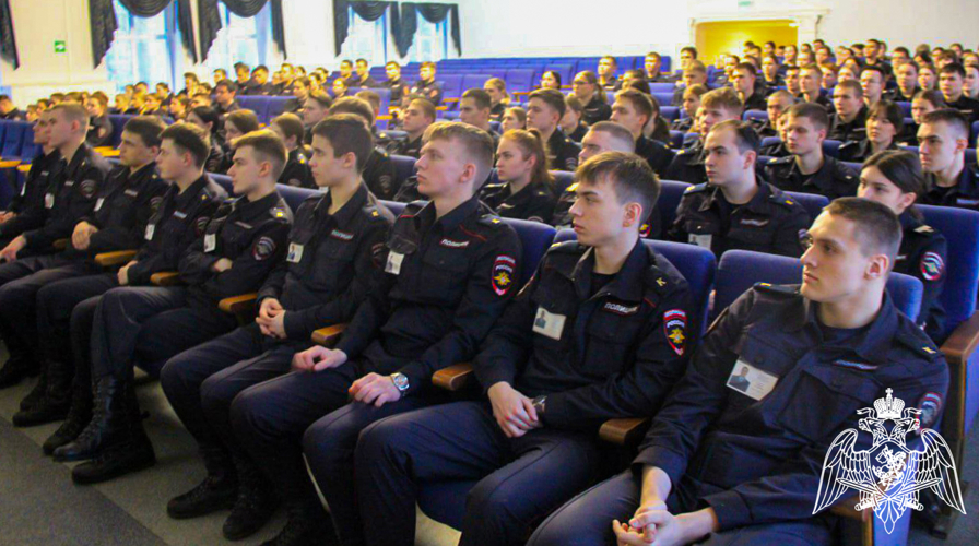 Сотрудник спецподразделения Росгвардии провёл урок мужества, посвящённый 37-й годовщине вывода советских войск из Афганистана
