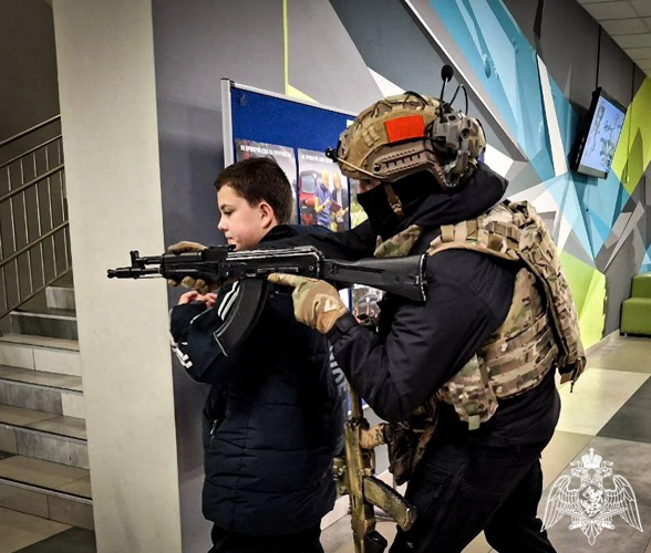 Сотрудники спецподразделения Росгвардии провели учебно-практическое занятие с воспитанниками военно-патриотического объединения