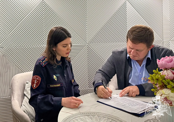 Сотрудники государственного контроля и лицензионно-разрешительной работы подмосковного главка Росгвардии отмечают День образования подразделения