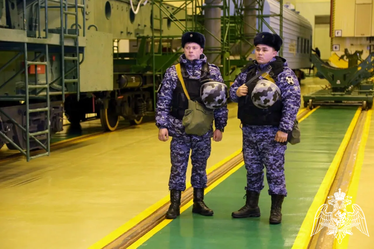Сотрудники вневедомственной охраны подмосковного главка Росгвардии на комплексе «Байконур» отмечают 54-ю годовщину со дня образования подразделения