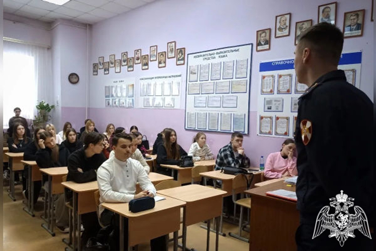 Росгвардейцы провели урок мужества для студентов в Подмосковье