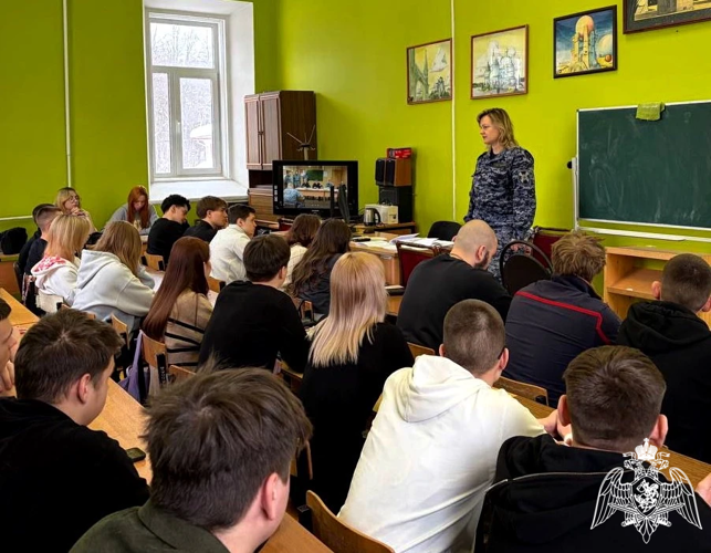 Росгвардейцы провели урок мужества для студентов в Подмосковье