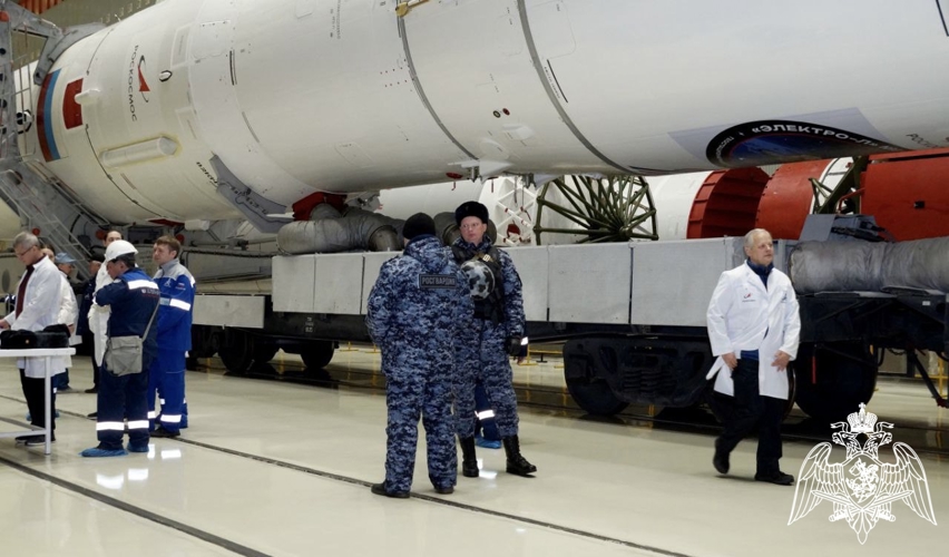 Росгвардейцы обеспечили безопасность транспортировки ракеты-носителя «Протон» на космодроме «Байконур» (видео)