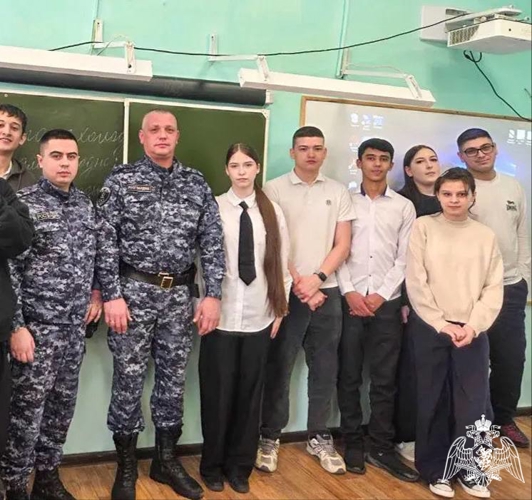 Сотрудники вневедомственной охраны рассказали школьникам о Росгвардии