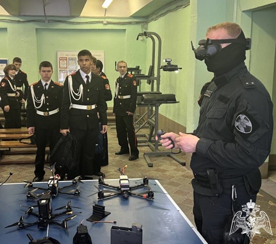 Сотрудники спецподразделения Росгвардии организовали выставку вооружения и экипировки в Подмосковье