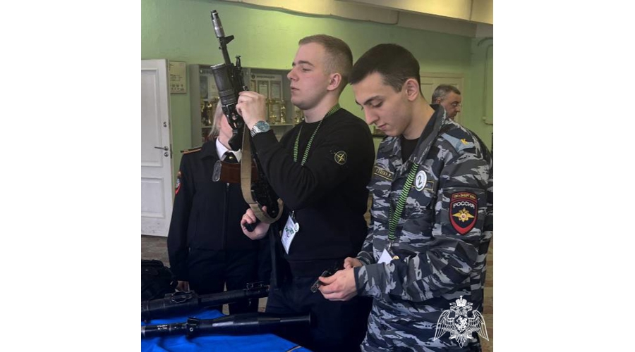 Сотрудники спецподразделения Росгвардии организовали выставку вооружения и экипировки в Подмосковье