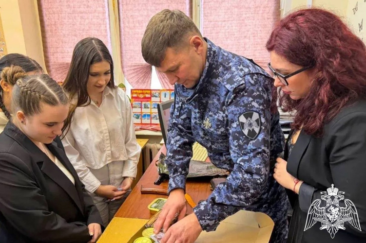 Сотрудник Росгвардии провел урок мужества для студентов в Подмосковье