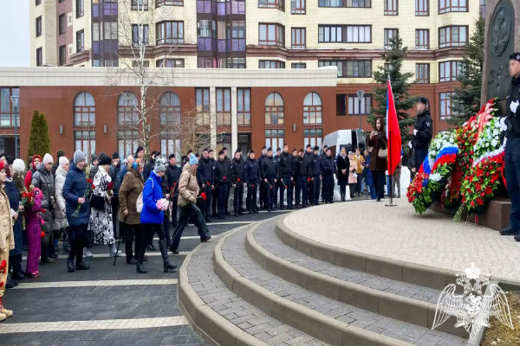 Бойцы спецподразделений подмосковного главка Росгвардии в Подмосковье почтили память павших товарищей