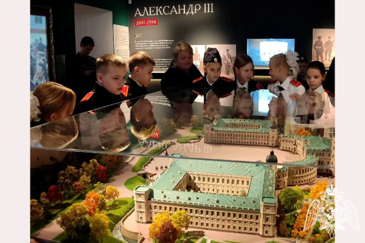 Росгвардейцы организовали экскурсию для кадет