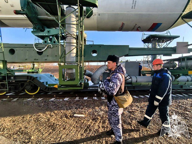 Росгвардейцы обеспечили безопасность транспортировки ракеты-носителя «Союз» на космодроме «Байконур» (видео)