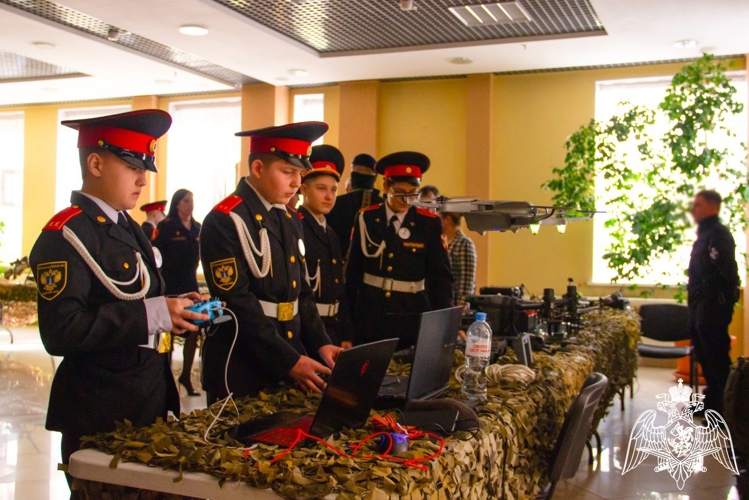 В Подмосковье состоялось торжественное мероприятие, посвящённое 10-летию со Дня образования войск национальной гвардии Российской Федерации и 215-й годовщине войск правопорядка