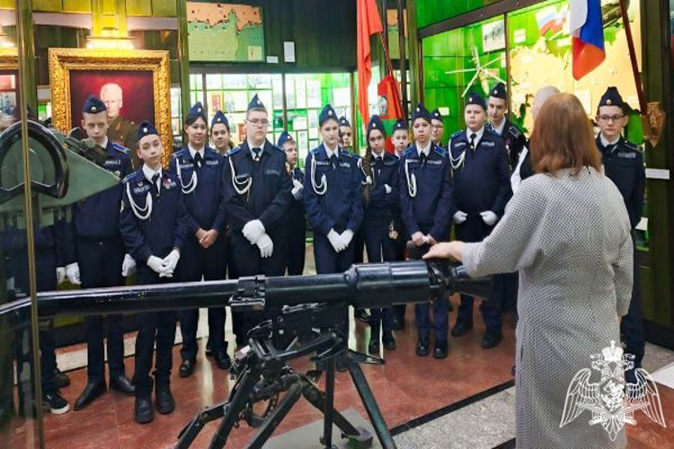 Росгвардейцы организовали экскурсию для кадет в Подмосковье