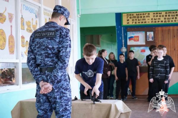 Сотрудники Росгвардии вошли в состав судейской коллегии военно-патриотической игры «Зарница 2.0» в Подмосковье