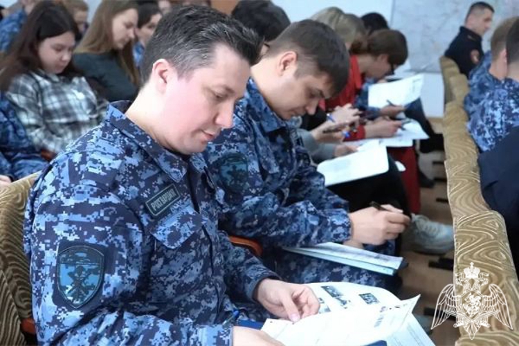 Росгвардейцы подмосковного главка присоединились к ежегодной акции «Диктант Победы»