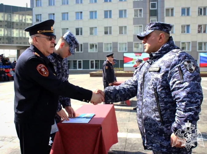 В Международный день спорта героем ведомственной рубрики "Знай наших" стал сотрудник вневедомственной охраны подмосковного главка Росгвардии (видео)