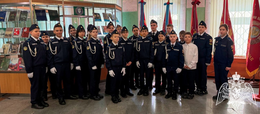 Росгвардейцы организовали экскурсию для кадет в Подмосковье