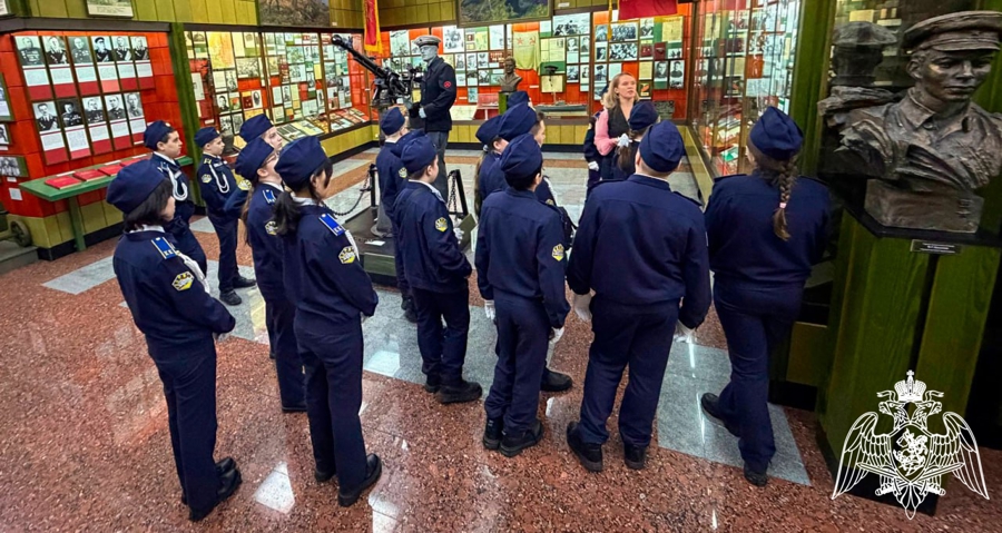 Росгвардейцы организовали экскурсию для кадет в Подмосковье