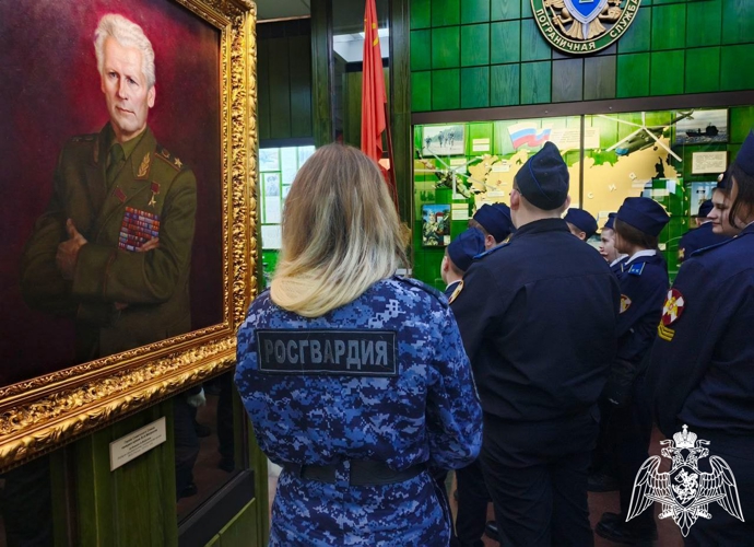 Росгвардейцы организовали экскурсию для кадет в Подмосковье