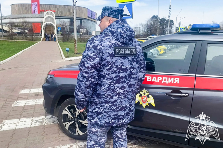 Росгвардейцы обеспечили безопасность во время церемонии вручения муниципальной премии «Служение» в Подмосковье
