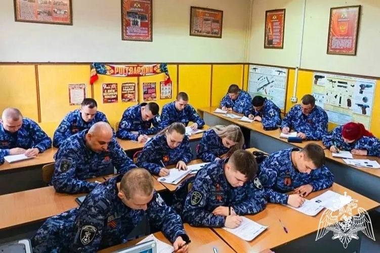 В Подмосковье сотрудники Росгвардии и воспитанники подшефных кадетских классов приняли участие в «Диктанте Победы»