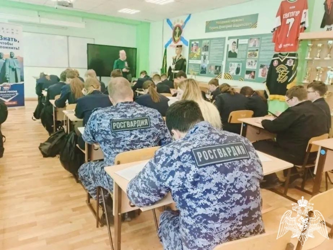 В Подмосковье сотрудники Росгвардии и воспитанники подшефных кадетских классов приняли участие в «Диктанте Победы»