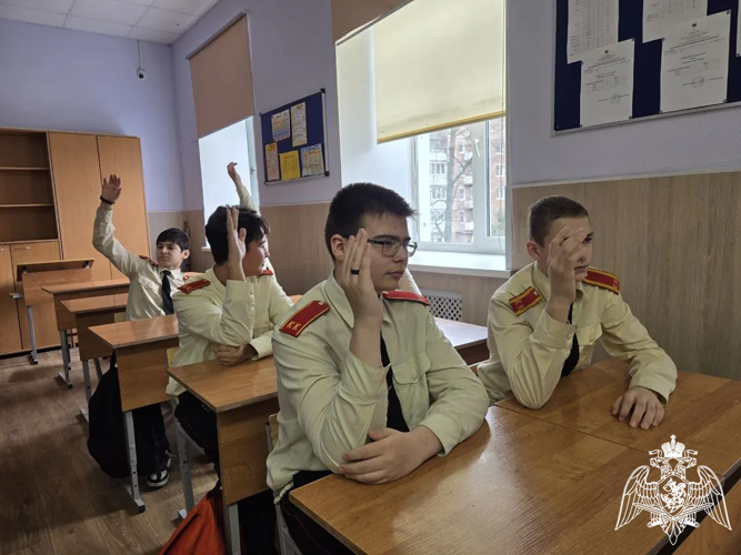Росгвардейцы провели профориентационное мероприятие для школьников в Подмосковье