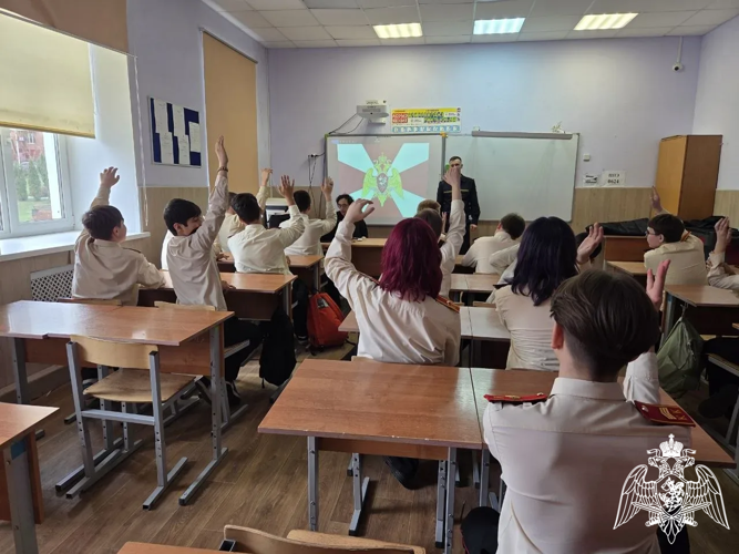 Росгвардейцы провели профориентационное мероприятие для школьников в Подмосковье