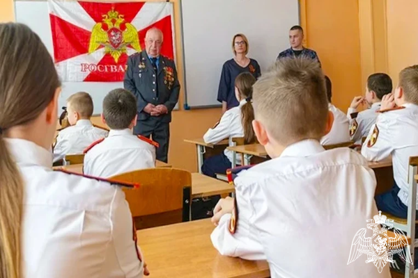 Росгвардейцы организовали для кадетов встречу с ветераном Афганской войны в Подмосковье