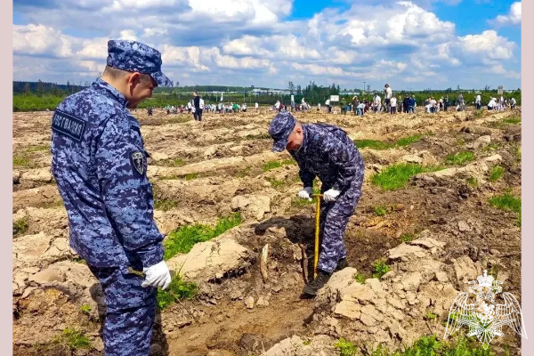 Росгвардейцы приняли участие в Международной акции "Сад памяти" в Подмосковье