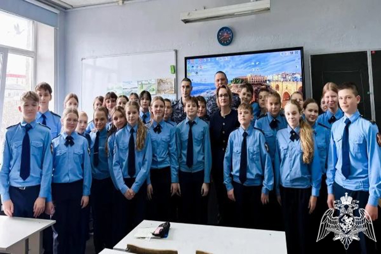 Росгвардейцы провели урок безопасности для кадетского класса в Подмосковье